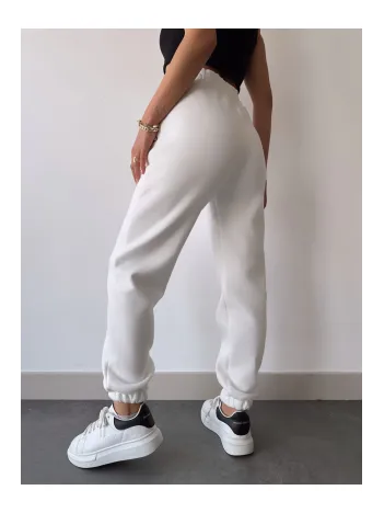 Üç İplik Basic Lastikli Eşofman Pantolon - Beyaz Üç İplik Basic Lastikli Eşofman Pantolon - Beyaz