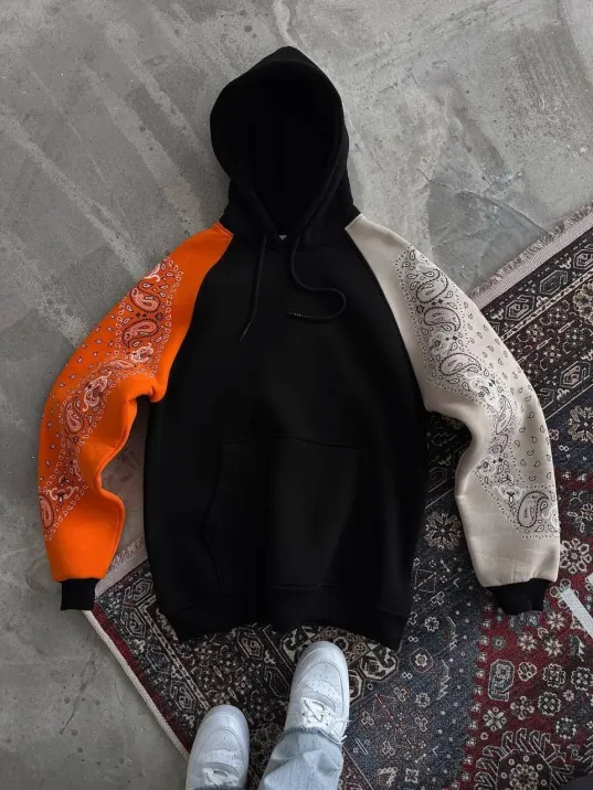 Üç İplik Penye Kapşonlu Parçalı SweatShirt - Siyah Üç İplik Penye Kapşonlu Parçalı SweatShirt - Siyah
