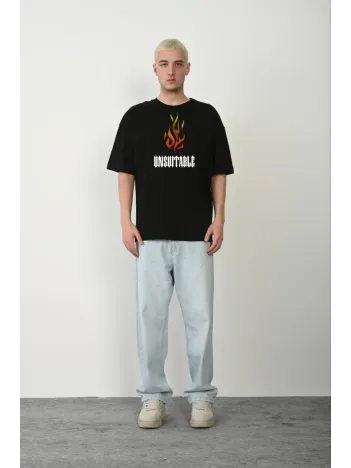 Unisex Bisiklet Yaka Baskılı Oversize T-Shirt - Siyah Unisex Bisiklet Yaka Baskılı Oversize T-Shirt - Siyah