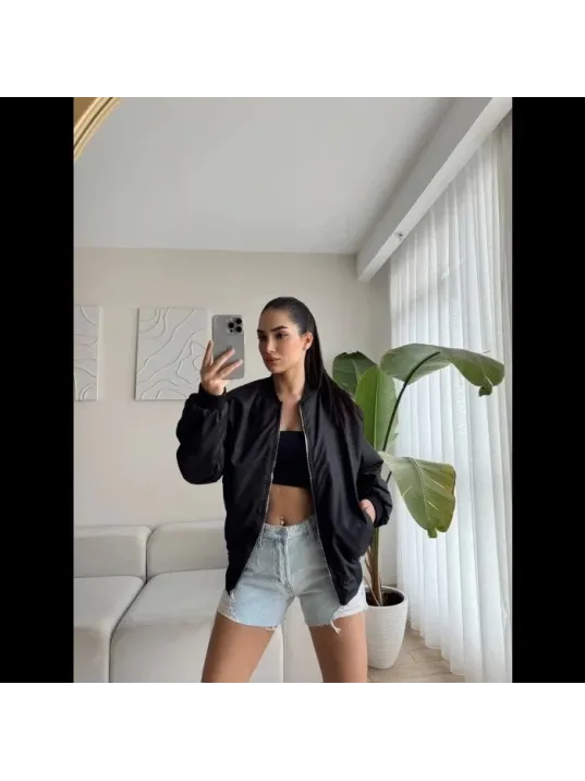 Kadın Siyah Bomber Mont – Oversize Rahat Kalıp, Fermuarlı Cepli, Günlük Kombinlere Uygun Hafif Kapitone Mont- Siyah Kadın Siyah Bomber Mont – Oversize Rahat Kalıp, Fermuarlı Cepli, Günlük Kombinlere Uygun Hafif Kapitone Mont- Siyah