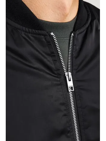 Erkek Siyah Bomber Mont – Fermuarlı, Cepli, Kapitone Astarlı Rahat Günlük Ceket Bahar & Kış Kullanıma Uygun - Siyah Erkek Siyah Bomber Mont – Fermuarlı, Cepli, Kapitone Astarlı Rahat Günlük Ceket Bahar & Kış Kullanıma Uygun - Siyah