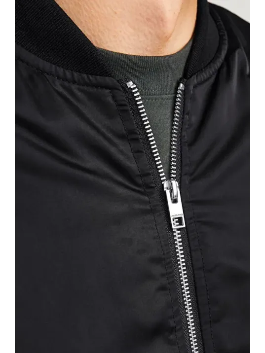 Erkek Siyah Bomber Mont – Fermuarlı, Cepli, Kapitone Astarlı Rahat Günlük Ceket Bahar & Kış Kullanıma Uygun - Siyah Erkek Siyah Bomber Mont – Fermuarlı, Cepli, Kapitone Astarlı Rahat Günlük Ceket Bahar & Kış Kullanıma Uygun - Siyah