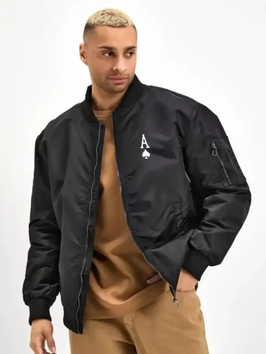 Erkek Bomber Mont – Siyah Renk, Maça Ası Baskılı, Fermuarlı, Cepli, Kapitone Astarlı, Bahar Kış Günlük Mont Ceket - Siyah Erkek Bomber Mont – Siyah Renk, Maça Ası Baskılı, Fermuarlı, Cepli, Kapitone Astarlı, Bahar Kış Günlük Mont Ceket - Siyah