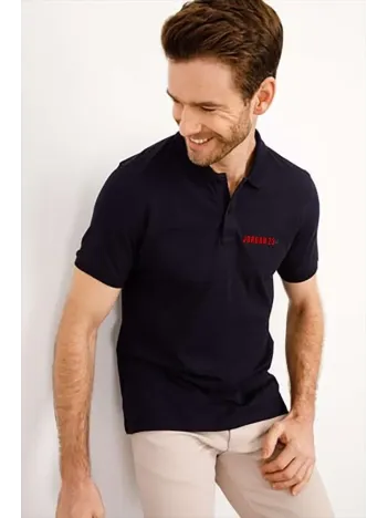 Yakası Düğmeli Yakalı Pike Baskılı T-Shirt - Beyaz Yakası Düğmeli Yakalı Pike Baskılı T-Shirt - Beyaz