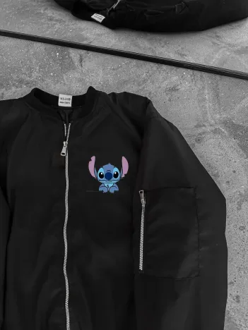 Unisex Siyah Bomber Ceket – Fermuarlı, Cepli, Kapitone Astarlı, Sevimli Stitch Baskılı Günlük Rahat Mont - Siyah Unisex Siyah Bomber Ceket – Fermuarlı, Cepli, Kapitone Astarlı, Sevimli Stitch Baskılı Günlük Rahat Mont - Siyah