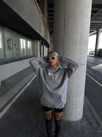 Uzun Kol Kapüşonlu Göğüs Baskılı Sweatshirt - Gri