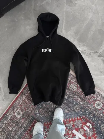 Uzun Kol Kapüşonlu Göğüs Baskılı SweatShirt - Siyah Uzun Kol Kapüşonlu Göğüs Baskılı SweatShirt - Siyah