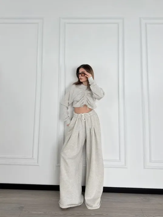 Uzun Kollu Önü İp Büzgülü Crop ve Pantolon İkili Takım - Gri Uzun Kollu Önü İp Büzgülü Crop ve Pantolon İkili Takım - Gri
