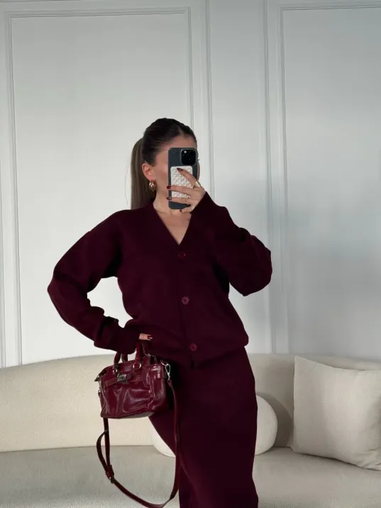 V Yaka 3 Düğmeli Hırka Takım Triko İkili Etekli - Bordo V Yaka 3 Düğmeli Hırka Takım Triko İkili Etekli - Bordo