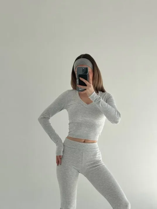 V yaka uzun kollu bluz İspanyol paçalı tayt İkili Takım - Gri V yaka uzun kollu bluz İspanyol paçalı tayt İkili Takım - Gri