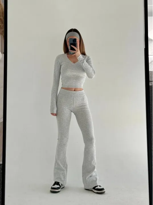 V yaka uzun kollu bluz İspanyol paçalı tayt İkili Takım - Gri V yaka uzun kollu bluz İspanyol paçalı tayt İkili Takım - Gri