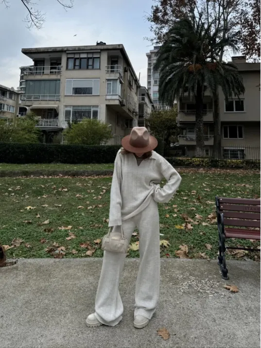 Yakalı Cizgi Detaylı Triko İkili Takım - Beyaz