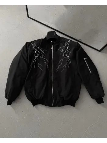 Unisex Siyah Bomber Mont – Beyaz Şimşek Desenli, Fermuarlı Cepli, Kapitone Astarlı Sokak Stili Günlük Ceket - Siyah Unisex Siyah Bomber Mont – Beyaz Şimşek Desenli, Fermuarlı Cepli, Kapitone Astarlı Sokak Stili Günlük Ceket - Siyah
