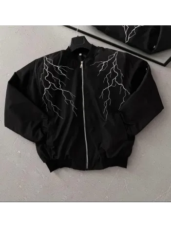 Unisex Siyah Bomber Mont – Beyaz Şimşek Desenli, Fermuarlı Cepli, Kapitone Astarlı Sokak Stili Günlük Ceket - Siyah Unisex Siyah Bomber Mont – Beyaz Şimşek Desenli, Fermuarlı Cepli, Kapitone Astarlı Sokak Stili Günlük Ceket - Siyah