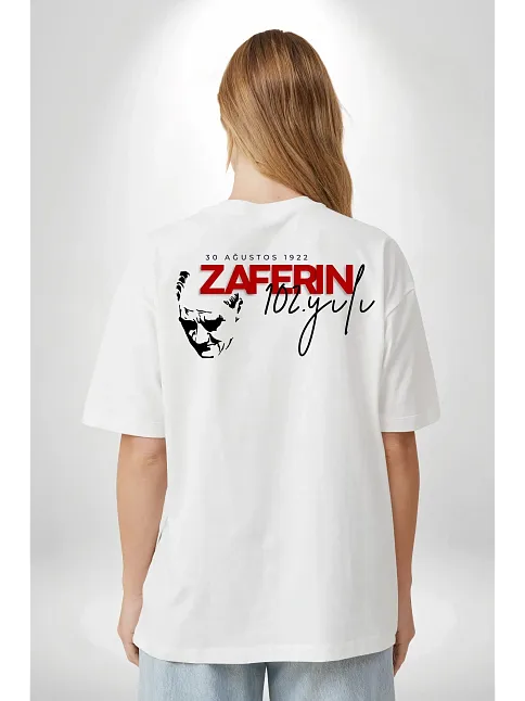 30 Ağustos Zafer Bayramı Atatürk Temalı Oversize Bisiklet Yaka T-shirt - Beyaz 30 Ağustos Zafer Bayramı Atatürk Temalı Oversize Bisiklet Yaka T-shirt - Beyaz
