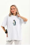 Kadın T-shirt Penguen Baskılı Bisiklet Yaka Kısa Kol Yazlık Tişört - Beyaz