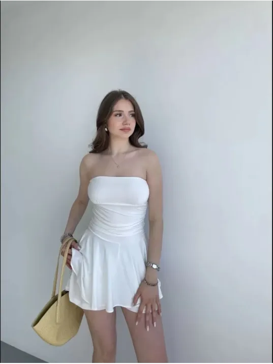 Kadın Straplez Mini Etek Görünümlü Şortlu Elbise Büzgülü Şık Yazlık - Beyaz Kadın Straplez Mini Etek Görünümlü Şortlu Elbise Büzgülü Şık Yazlık - Beyaz