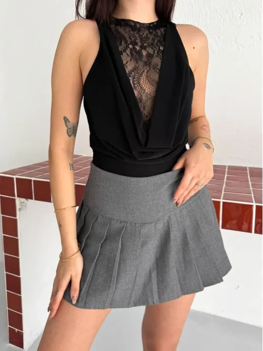 Kadın Dantel Detaylı Derin Dekolte Body Şık Kolsuz Yazlık Bodysuit - Siyah Kadın Dantel Detaylı Derin Dekolte Body Şık Kolsuz Yazlık Bodysuit - Siyah