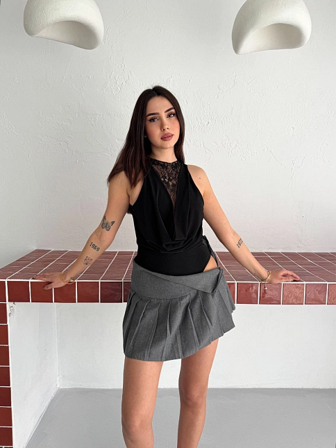 Kadın Dantel Detaylı Derin Dekolte Body Şık Kolsuz Yazlık Bodysuit - Siyah Kadın Dantel Detaylı Derin Dekolte Body Şık Kolsuz Yazlık Bodysuit - Siyah