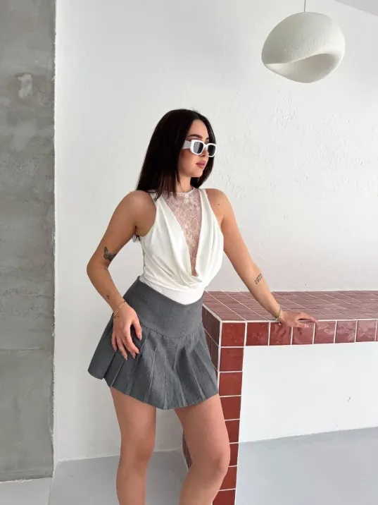 Kadın Dantel Detaylı Derin Dekolte Body Şık Kolsuz Yazlık Bodysuit - Beyaz Kadın Dantel Detaylı Derin Dekolte Body Şık Kolsuz Yazlık Bodysuit - Beyaz