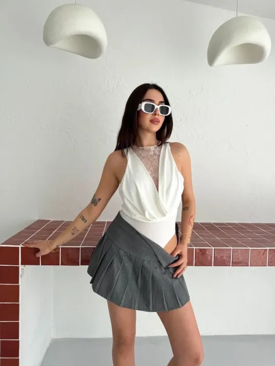 Kadın Dantel Detaylı Derin Dekolte Body Şık Kolsuz Yazlık Bodysuit - Beyaz Kadın Dantel Detaylı Derin Dekolte Body Şık Kolsuz Yazlık Bodysuit - Beyaz