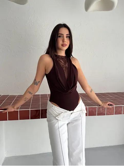 Kadın Dantel Detaylı Derin Dekolte Body Şık Kolsuz Yazlık Bodysuit - Kahvrenegi