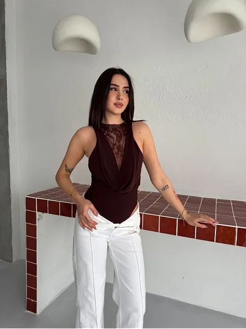 Kadın Dantel Detaylı Derin Dekolte Body Şık Kolsuz Yazlık Bodysuit - Kahvrenegi