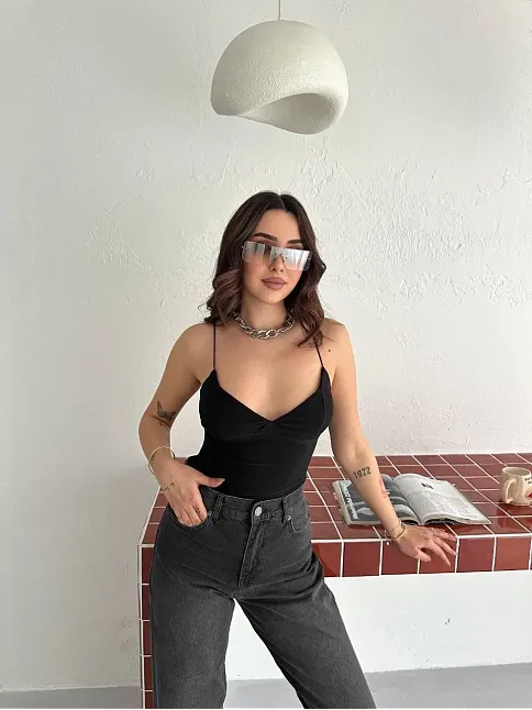Kadın Derin Dekolte Askılı Body Sırt Dekolteli Şık Kolsuz Yazlık Bodysuit - Siyah