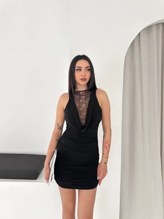 Kadın Dantel Detaylı Derin Dekolte Drapeli Mini Elbise Şık Kolsuz - Siyah