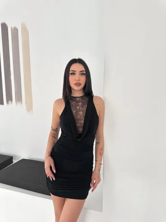 Kadın Dantel Detaylı Derin Dekolte Drapeli Mini Elbise Şık Kolsuz - Siyah