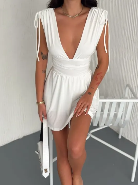 Kadın Derin V Yaka Etek Görünümlü Şortlu Elbise Drapeli Mini Yazlık - Beyaz