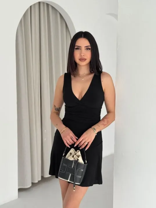 Kadın Derin V Yaka Sırt Dekolteli Mini Elbise Drapeli Şık Kolsuz - Siyah Kadın Derin V Yaka Sırt Dekolteli Mini Elbise Drapeli Şık Kolsuz - Siyah