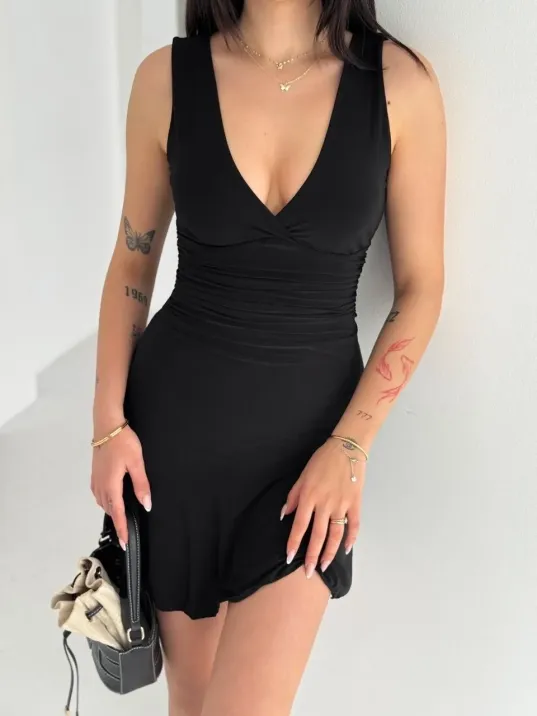 Kadın Derin V Yaka Sırt Dekolteli Mini Elbise Drapeli Şık Kolsuz - Siyah Kadın Derin V Yaka Sırt Dekolteli Mini Elbise Drapeli Şık Kolsuz - Siyah