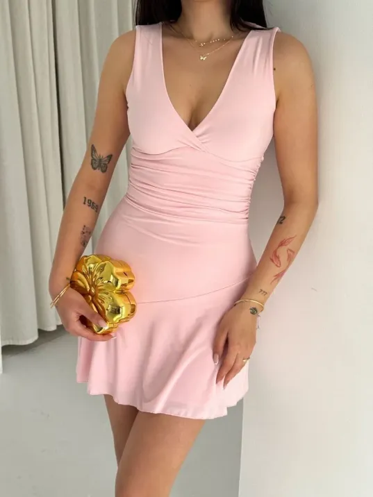 Kadın Derin V Yaka Sırt Dekolteli Mini Elbise Drapeli Şık Kolsuz - Pembe Kadın Derin V Yaka Sırt Dekolteli Mini Elbise Drapeli Şık Kolsuz - Pembe
