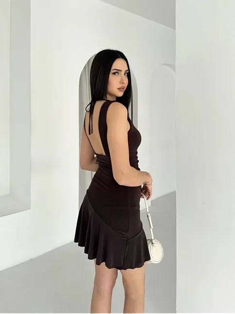 Kadın Derin V Yaka Sırt Dekolteli Mini Elbise Drapeli Şık Kolsuz - Kahverengi