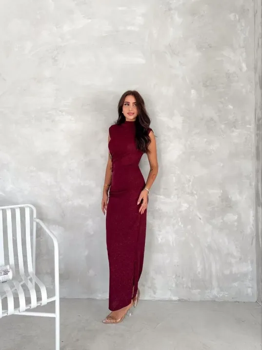 Kadın Likralı Simli Kumaş Yandan Yırtmaçlı Uzun Elbise Şık Kolsuz Abiye - Bordo