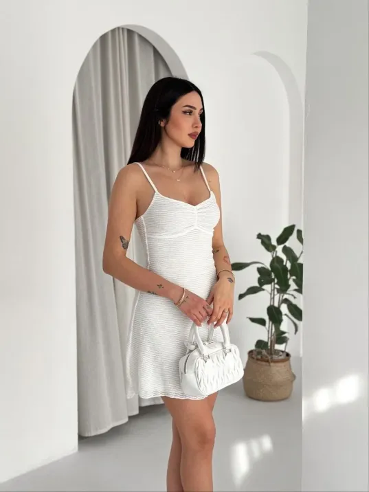 Kadın Askılı Mini Elbise Drapeli Göğüs Detay Likralı Yazlık Fit - Beyaz Kadın Askılı Mini Elbise Drapeli Göğüs Detay Likralı Yazlık Fit - Beyaz
