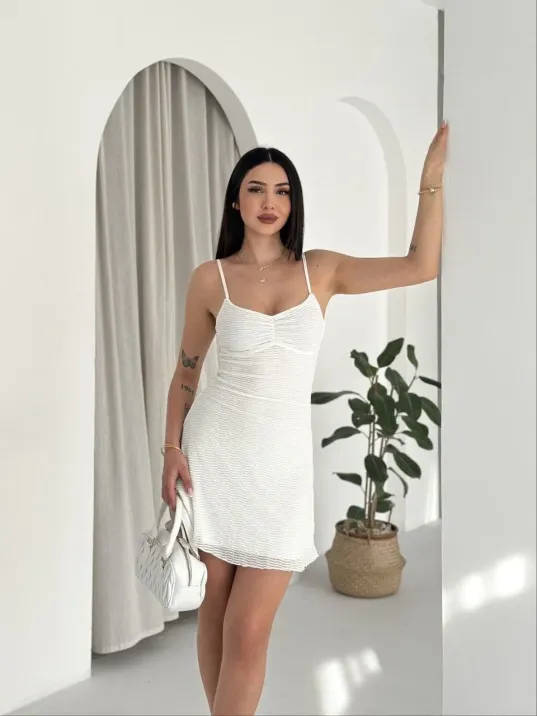 Kadın Askılı Mini Elbise Drapeli Göğüs Detay Likralı Yazlık Fit - Beyaz Kadın Askılı Mini Elbise Drapeli Göğüs Detay Likralı Yazlık Fit - Beyaz