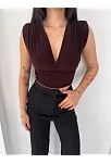 Kadın Vatkalı Kolsuz V Yaka Drapeli Crop Bluz Likralı Fit - Kahverengi