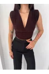 Kadın Vatkalı Kolsuz V Yaka Drapeli Crop Bluz Likralı Fit - Kahverengi Kadın Vatkalı Kolsuz V Yaka Drapeli Crop Bluz Likralı Fit - Kahverengi