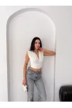 Kadın Vatkalı Kolsuz V Yaka Drapeli Crop Bluz Likralı Fit - Beyaz Kadın Vatkalı Kolsuz V Yaka Drapeli Crop Bluz Likralı Fit - Beyaz