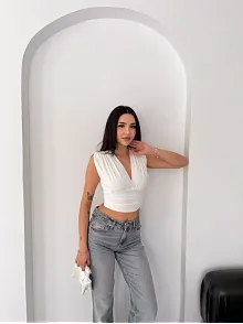 Kadın Vatkalı Kolsuz V Yaka Drapeli Crop Bluz Likralı Fit - Beyaz