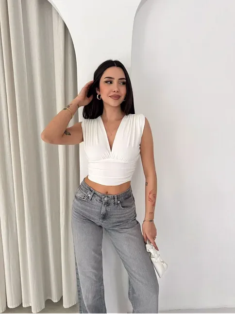 Kadın Vatkalı Kolsuz V Yaka Drapeli Crop Bluz Likralı Fit - Beyaz