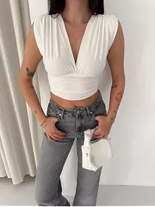 Kadın Vatkalı Kolsuz V Yaka Drapeli Crop Bluz Likralı Fit - Beyaz