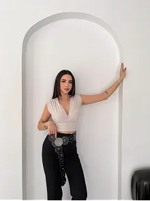 Kadın Vatkalı Kolsuz V Yaka Drapeli Crop Bluz Likralı Fit - Boyalı Gri