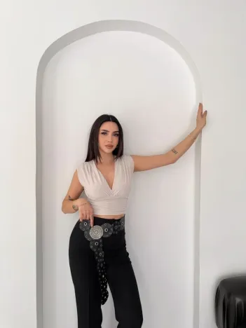 Kadın Vatkalı Kolsuz V Yaka Drapeli Crop Bluz Likralı Fit - Boyalı Gri