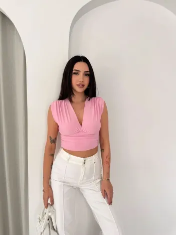 Kadın Vatkalı Kolsuz V Yaka Drapeli Crop Bluz Likralı Fit - Pembe