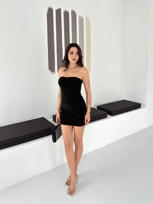 Kadın Drapeli Straplez Mini Elbise Esnek Kumaş Vücuda Oturan Gece Elbisesi - Siyah Kadın Drapeli Straplez Mini Elbise Esnek Kumaş Vücuda Oturan Gece Elbisesi - Siyah