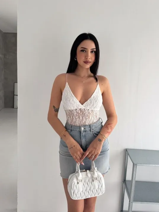 Kadın Dantel Detaylı Derin Dekolte Body Şık Kolsuz Yazlık Bodysuit - Beyaz Kadın Dantel Detaylı Derin Dekolte Body Şık Kolsuz Yazlık Bodysuit - Beyaz