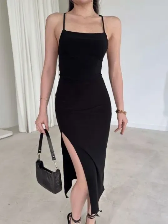 Kadın İp Askılı Sırt Dekolteli Bağlama Detaylı Yırtmaçlı Midi Elbise - Siyah